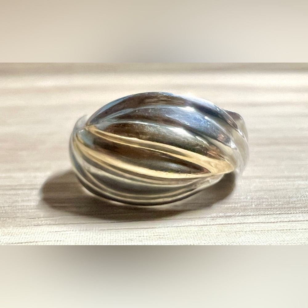 Vintage Designer Signed M. Sterling Silver & 14K Gold Scalloped Ring, Size 6 - Picture 2 of 10